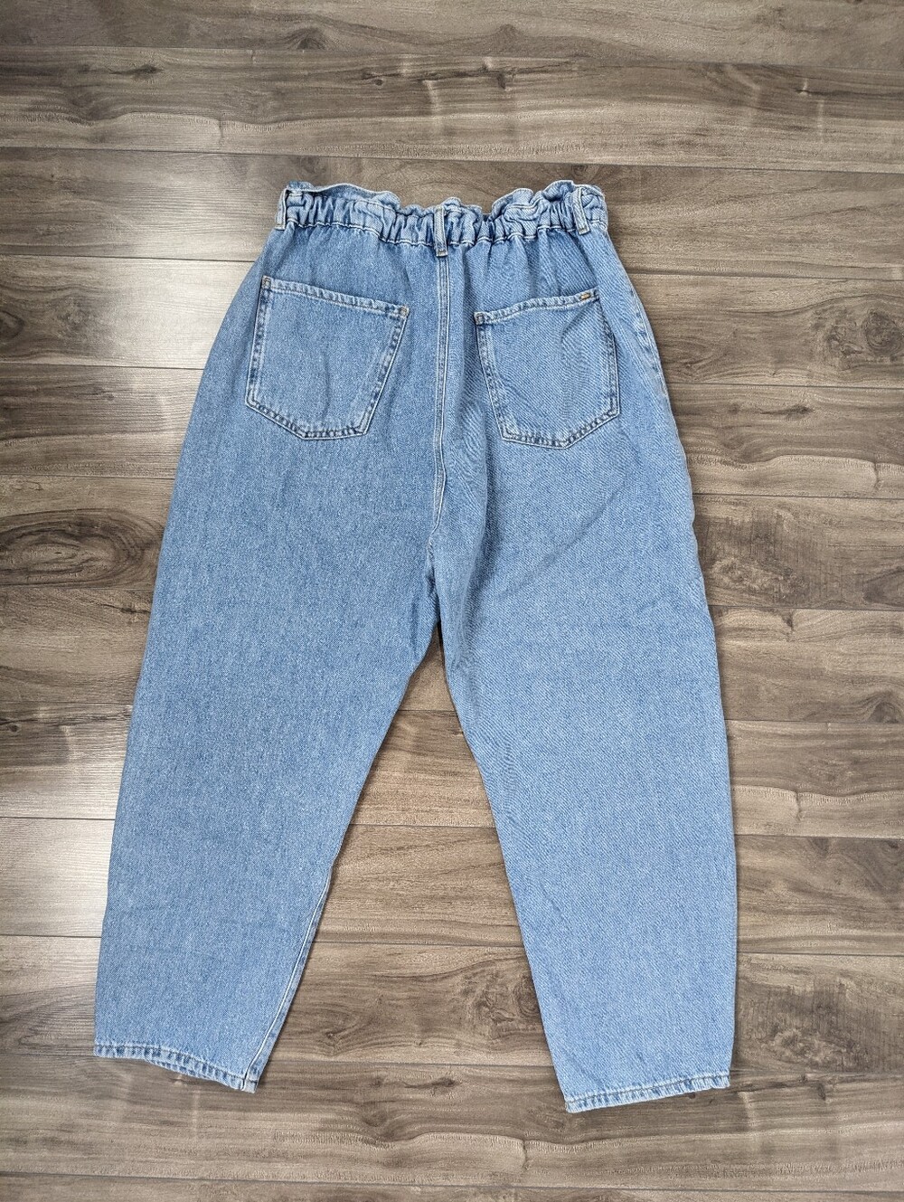 Zara Women's Elastic Waist Mom Jeans Light Wash size 10 Pleated - Picture 11 of 12